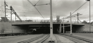 108510 Gezicht op de Leidseveertunnel onder het Centraal Station te Utrecht.